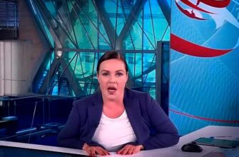 Екатерина Андреева падает со стула